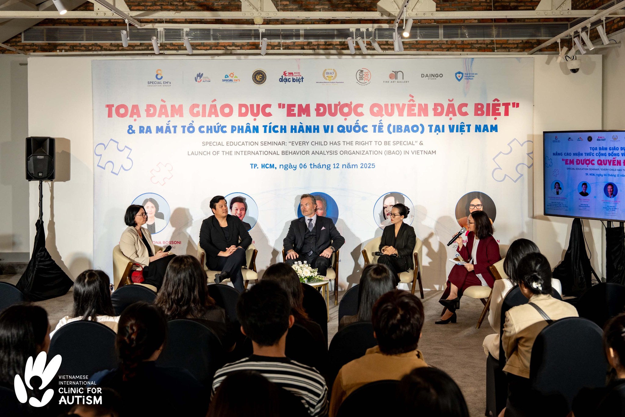 ọa đàm “Em Được Quyền Đặc Biệt”